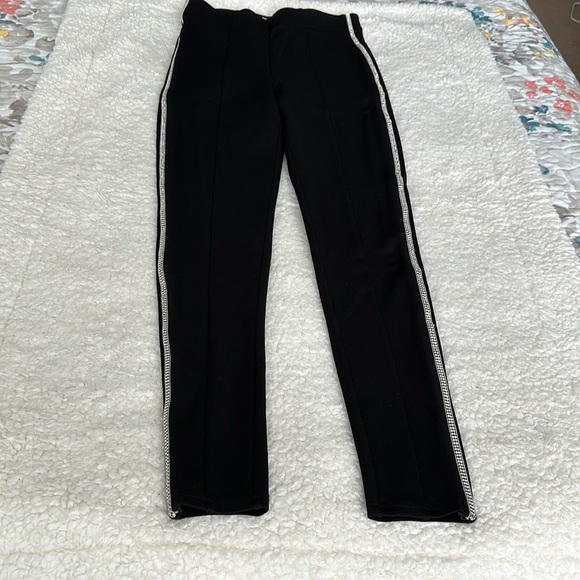 Zara High rise leggings with wide elastic waistband. it is a stretchable. - Picture 2 of 9